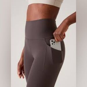 Athleta SALUTATION STASH HIGH RISE 7/8 LEGGING size Large